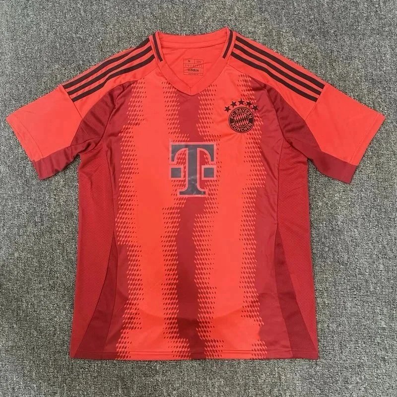 2425 Bayern Munich Home