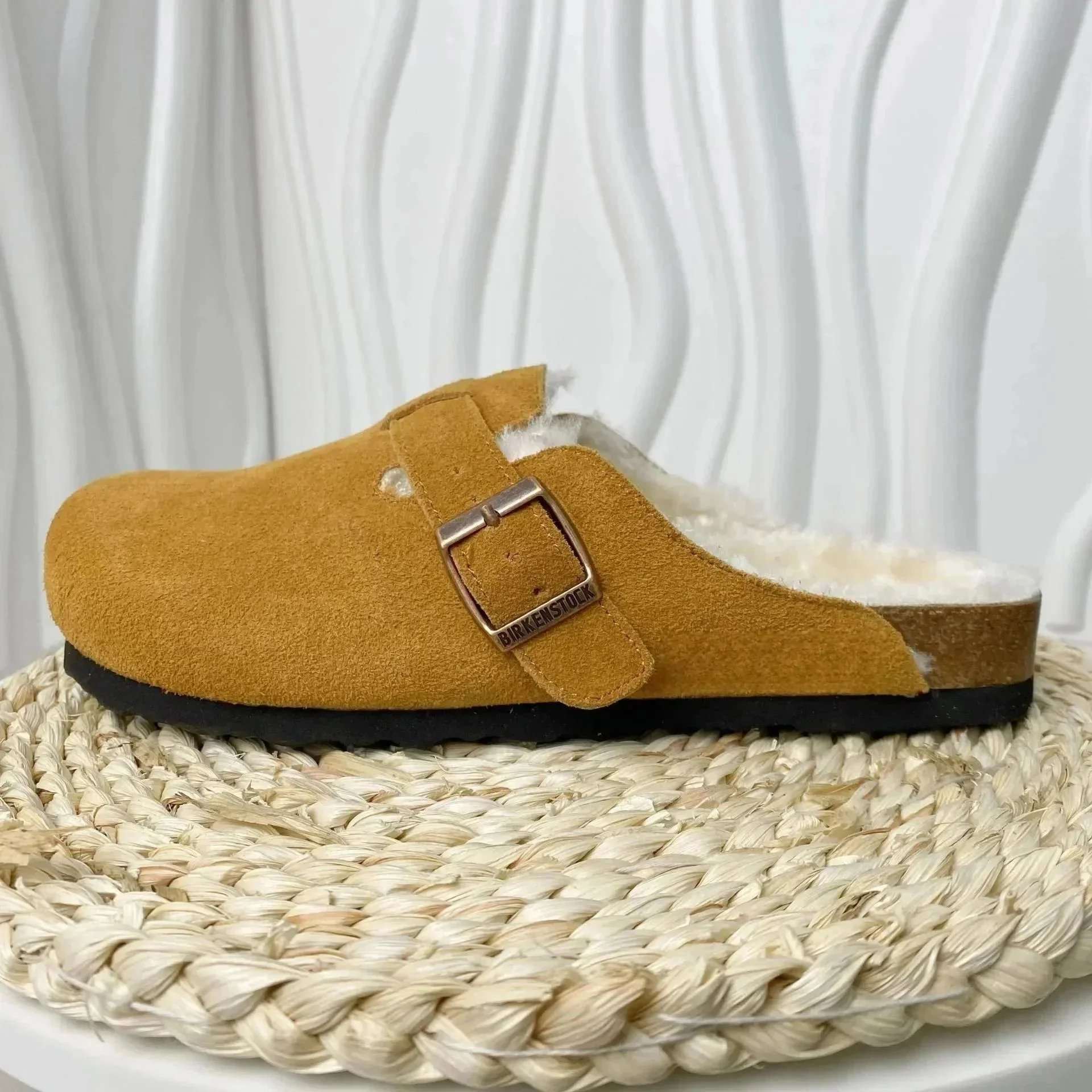 Chestnut suede and velvet slippers